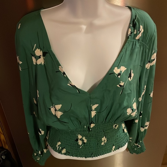 Abercrombie & Fitch Green Floral Crop 💚 - Picture 14 of 15